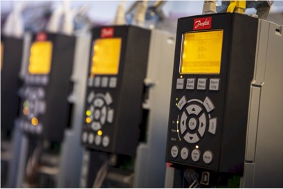 3 Danfoss drives