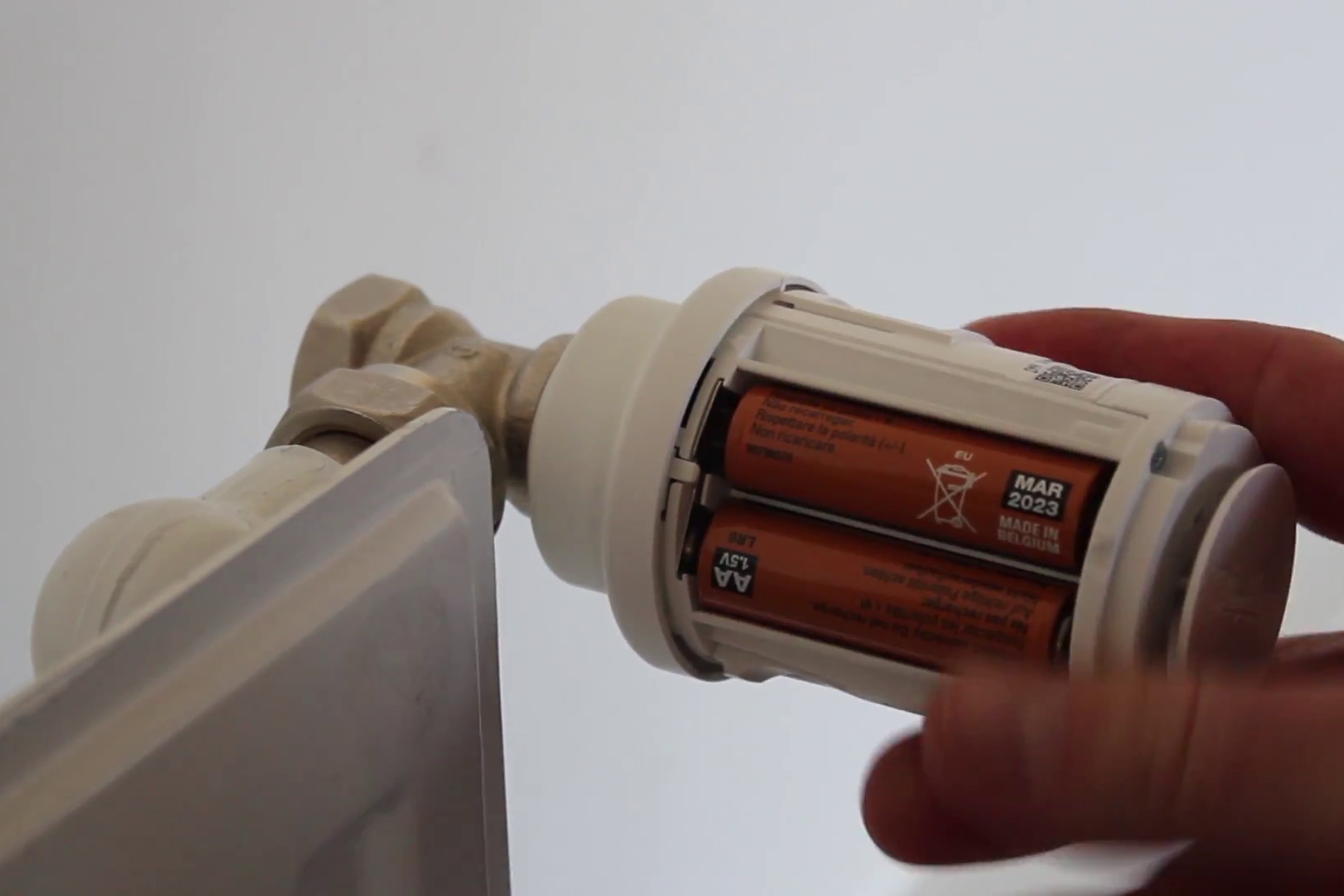 Video: How to demount Danfoss Eco™ electronic radiator thermostat