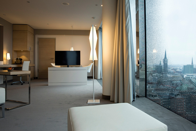 Innenansicht eines Hotelzimmers im Westin Hamburg
