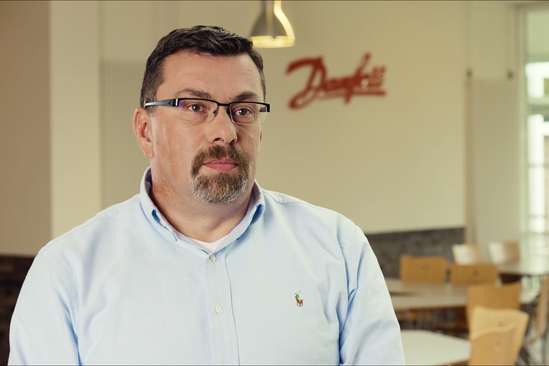 Dirk Mettjes am Danfoss Standort Neumünster