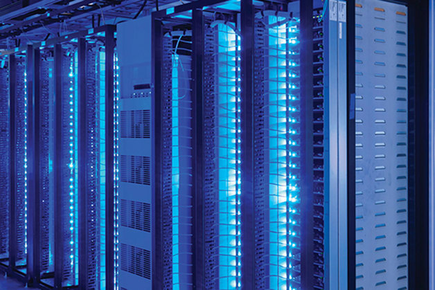Server installation - ultra pure water cleaning - Danfoss