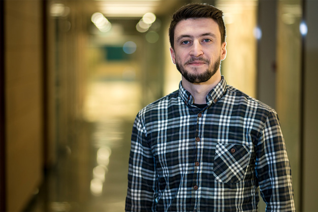 Yasser, praktykant w zakresie techniki danych