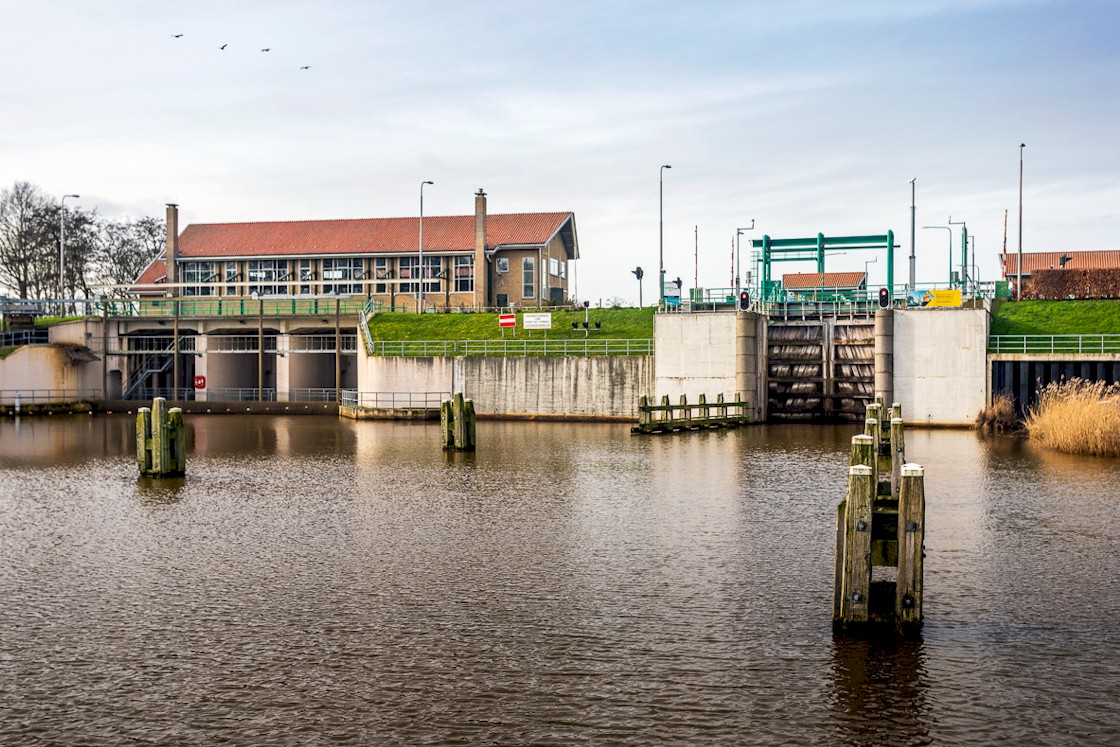 Danfoss frequentieregelaars houden Noordoostpolder droog - case study - Waterschap Zuiderzeeland bij Gemaal Buma - met ENGIE Electroproject en Danfoss Drives