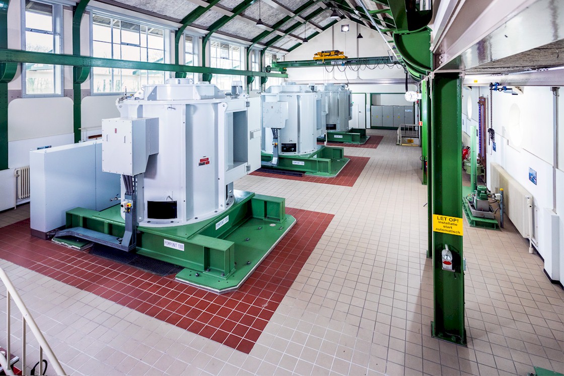 Danfoss frequentieregelaars houden Noordoostpolder droog - case study - Waterschap Zuiderzeeland bij Gemaal Buma - met ENGIE Electroproject en Danfoss Drives