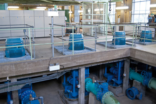 Pumpen mit Drehzahlregelung - Intelligente Frequenzumrichter und Softstarter für Wasseranwendungen