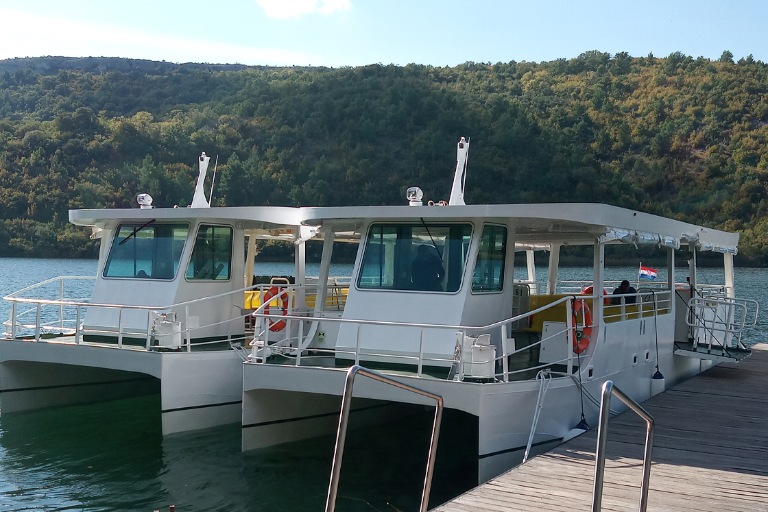 Optimal power conversion from solar cells to battery