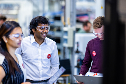 Zufriedene Danfoss-Mitarbeiter innen