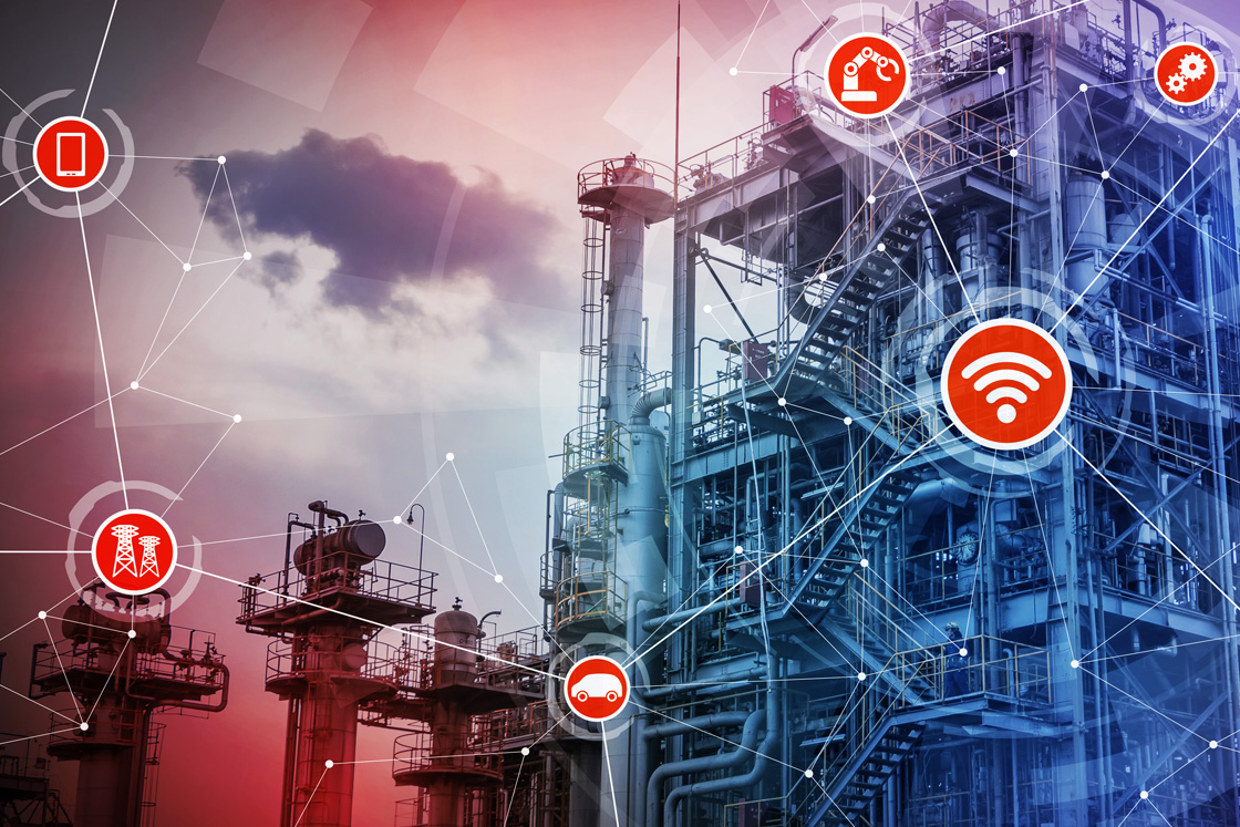 Industrieanlage mit angedeuteter Kommunikation - OPC UA in der Anlagentechnik