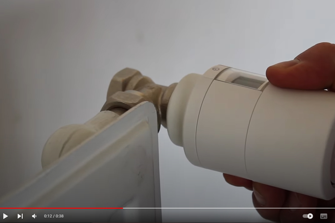Danfoss Ally™ Radiatortermostat: Afmontering af termostat og adapter (foretages ligesom på Danfoss Eco™)