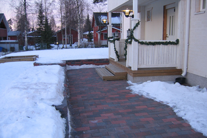 Electric heating frost and snow protection system used in application in pavement