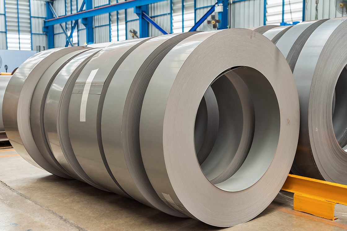 Drives for winding and unwinding in industry