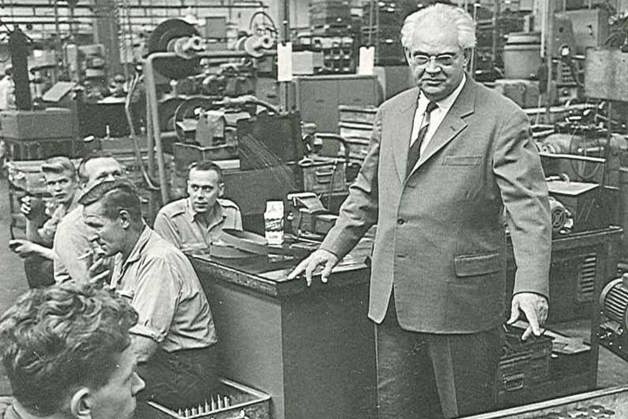 Danfossin perustaja Mads Clausen vanhassa toimistossaan