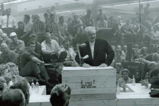 Mads Clausen speaking to employees