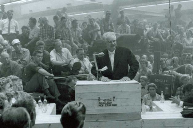 Mads Clausen speaking to employees