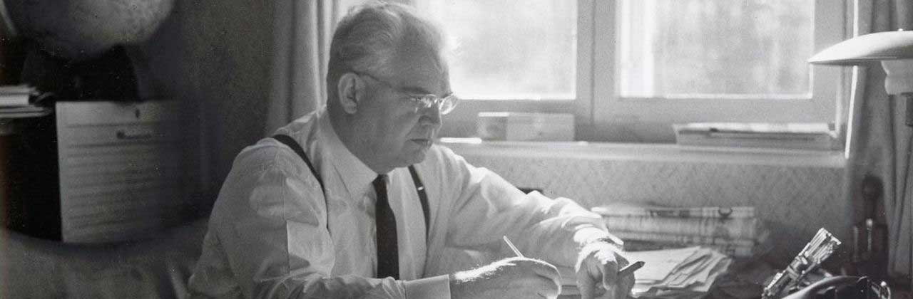 Mads Clausen in seinem Büro, Nordborg 