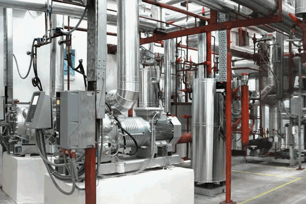 Photo of an industrial room where there are Danfoss products related to industrial refrigeration