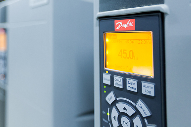 Steuerung von Elektromotoren mit intelligenten Frequenzumrichtern