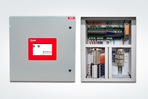 The Advanced Evaporator Panel offers enhanced capabilities and connectivity, controlling up to four evaporators with an intuitive touch screen and built-in web server, based on a programmable logic controller (PLC).