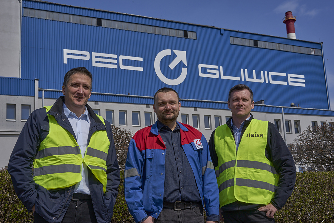 Krzysztof Szalinski and Marcin Drosdowsky of PEC Gliwice and Michal Michulec of Neisa standing in front of the PEC building