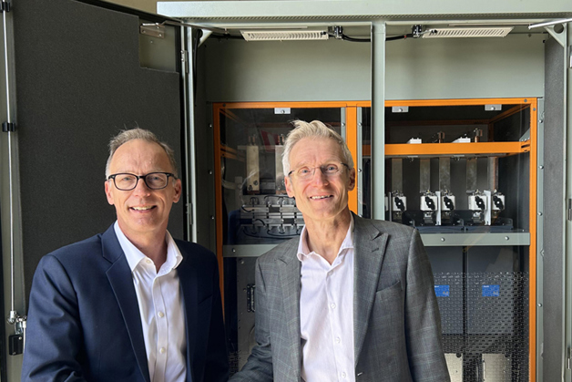 Joris Feekman, Regional Sales Manager hos Danfoss med Michael Jansen, Managing Director hos PowerTec Engineered Solutions