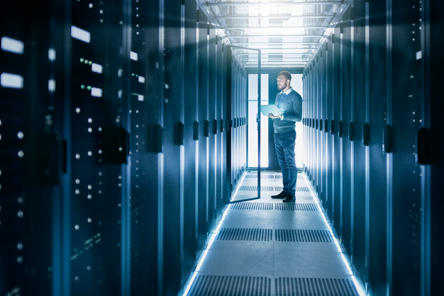 Verbessern Sie PUE und Zuverlässigkeit von Rechenzentren mit optimierter HLK-Technik