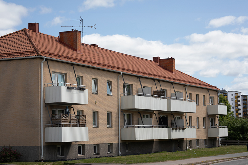 budynek wielomieszkaniowy cegła