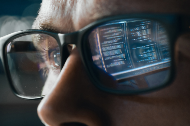 Man looking at a virtual wall, surrounded by the iC7 halo light