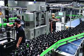 Bottling line at Legendre Conveyors using Danfoss iC7-Automation drives