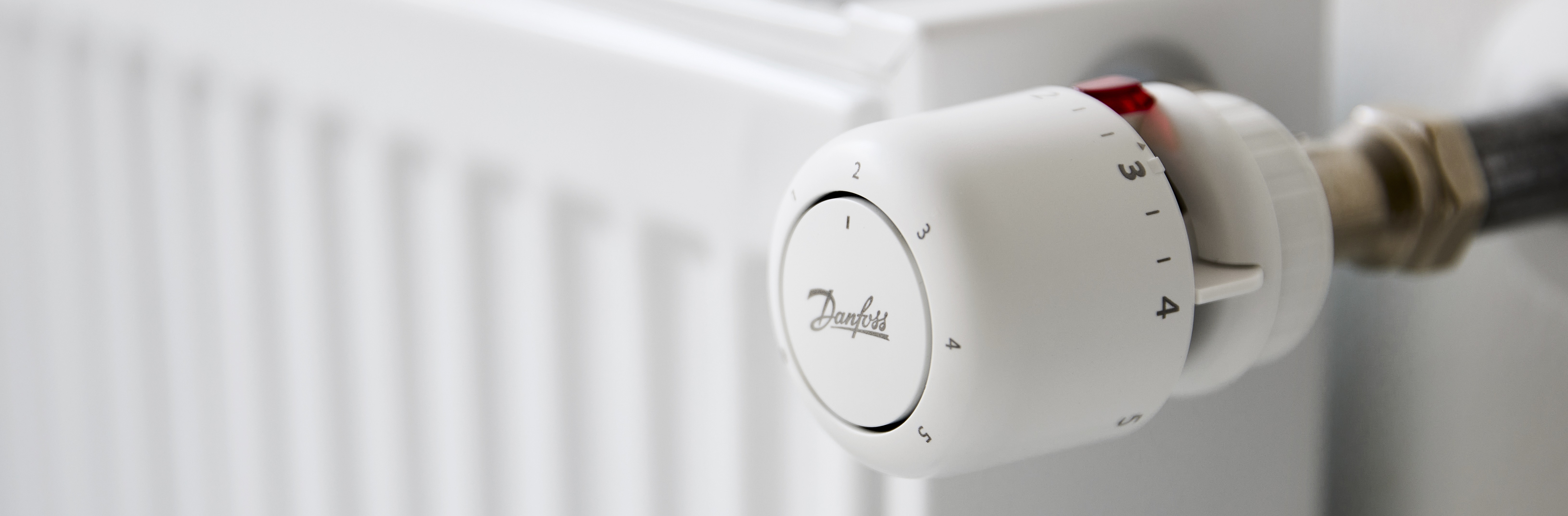 głowica termostatyczna Danfoss Aero™ przybliżenie na grzejniku