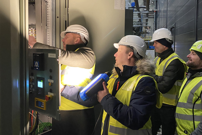 Von links: Claus Larsen, Country Manager bei Danfoss Drives Sales Denmark, Carsten Loie, Key Account Manager, Danfoss Drives, Uffe Borup, CTO bei Everfuel und David Kolbak, Anwendungsingenieur bei Danfoss Drives.