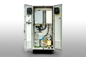 Der VLT® Passive Low Harmonic Drive PLHD 90 kW - Schrank geöffnet