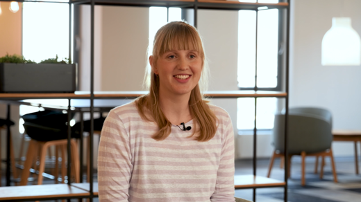 Carla erklärt, warum sie sich entschieden hat Ingenieurin zu werden, was sie motiviert und wie ihr Arbeitsalltag aussieht.