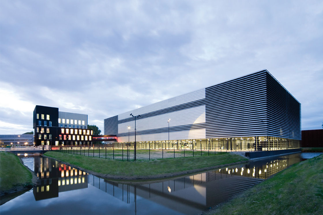 Reliable air conditioning  for Equinix server rooms