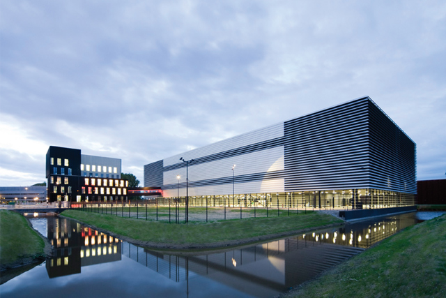 Reliable air conditioning for Equinix server rooms