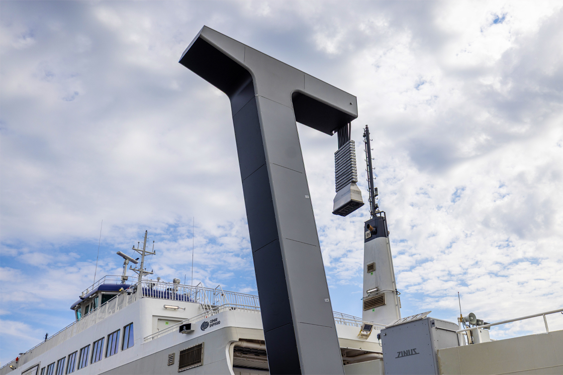 Fanølinjen ferry sailing through an iC7 halo