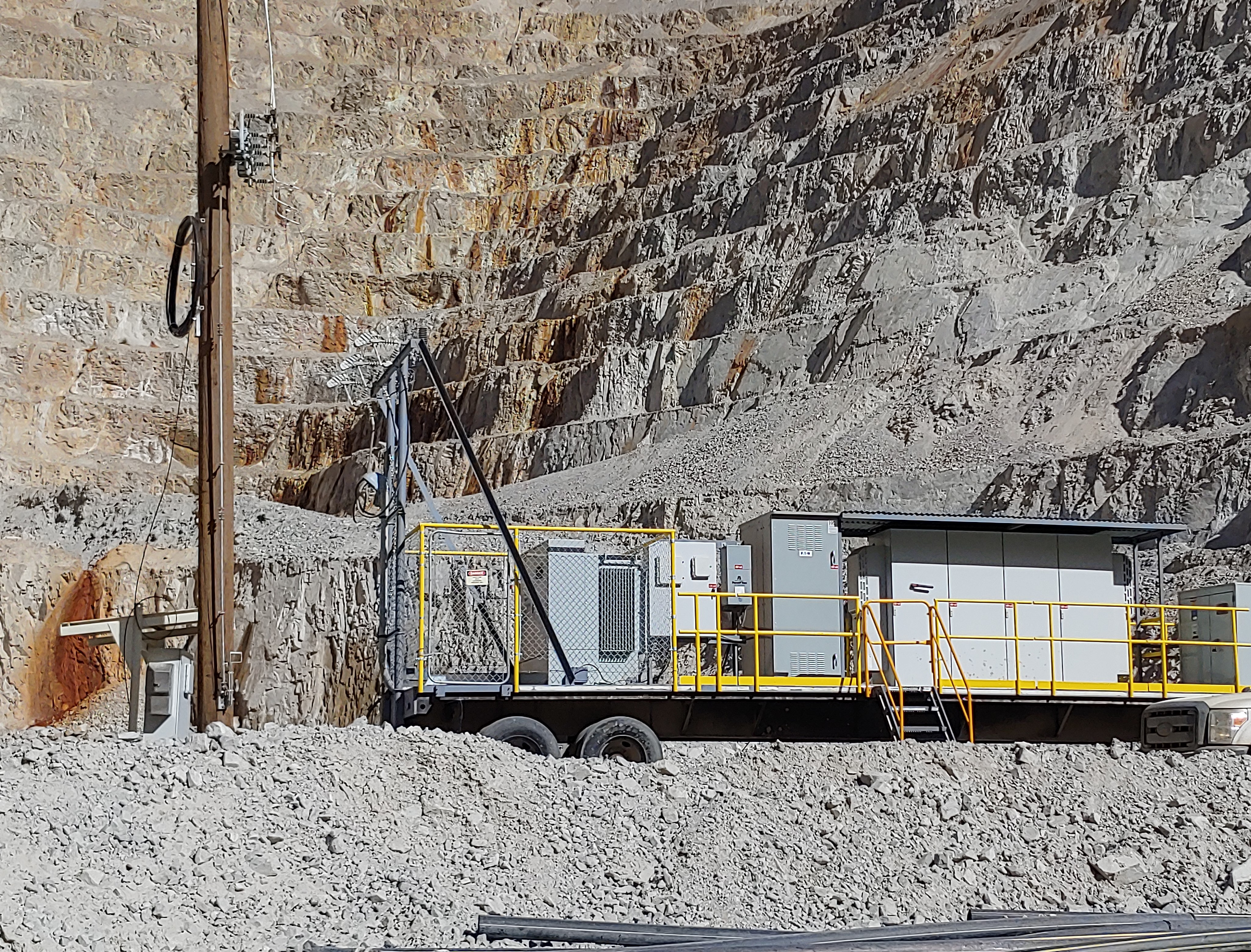 Arizona mine side view of trailer 