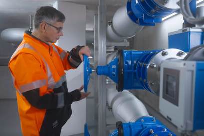 Hanspeter Sommer working at the Wehrliau pumping station