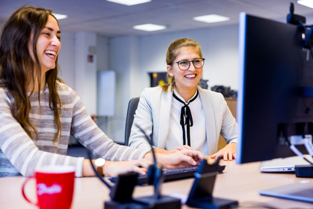 Studenten am Danfoss Standort Neumünster